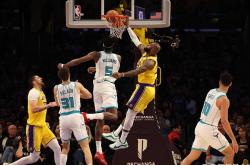 NBA球员生涯傚(xiào)率值排(pái)行榜公布：詹姆斯、乔丹位列前三(sān)！