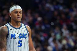 中距(jù)离命中率(lǜ)30%，三(sān)分(fēn)命中率(lǜ)26.3%，他是怎么成(chéng)为NBA球队的核心？