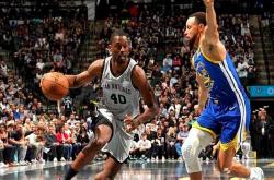 NBA精彩(cǎi)不断：库里49分(fēn)準(zhǔn)绝殺(shā)+哈登41+三双！众强队發(fā)力冲击排(pái)名