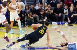 NBA常(cháng)规赛丨勇士(shì)勝(shèng)太阳