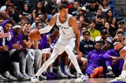 NBA季前賽(sài)：文班亚马22+7马刺加(jiā)时险胜爵士(shì) 加(jiā)西亚20分统治加(jiā)时