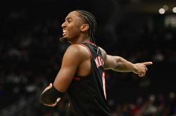 各队單(dān)场三(sān)分纪录都由谁保持(chí)？仅三(sān)人(rén)單(dān)场13+三(sān)分 哈登3次平(píng)纪录