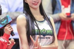 台湾球隊(duì)啦(la)啦(la)隊(duì)的(de)新宠“釜山女神”李晧禎