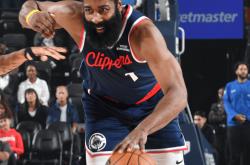 NBA最新排(pái)名！马刺力压湖人，勇士两队渔翁得利，快船无缘附加赛区