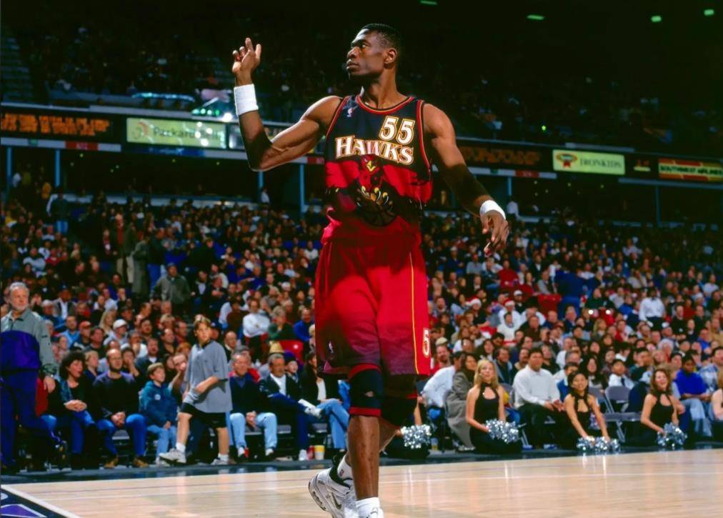 篮下禁飞区谁做主？NBA盖帽神兽排行榜，第一竟不是奥拉朱旺？