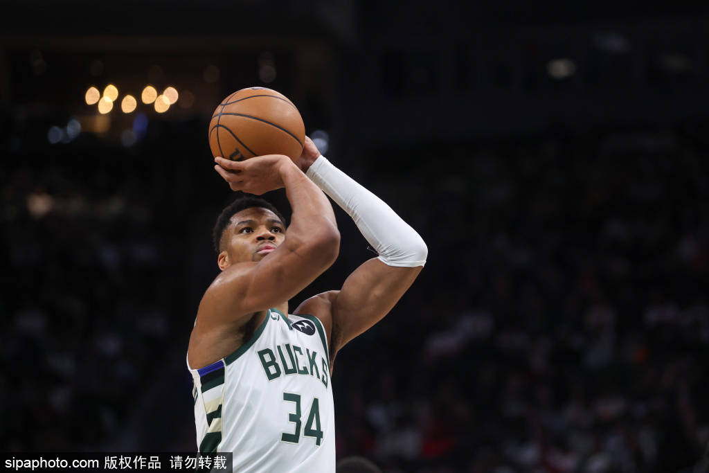 雄鹿罚球命中率垫底，阿德托昆博如何应对挑战？