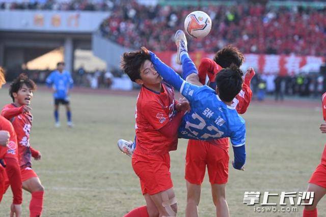 牛！长沙伢子张涛倒挂金钩入选《天下足球》十佳球