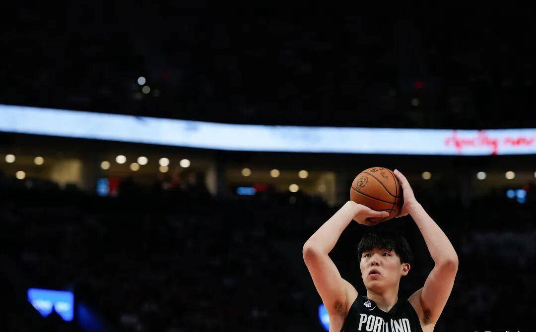 中国球员在NBA为何篮板球表现不佳？探讨原因