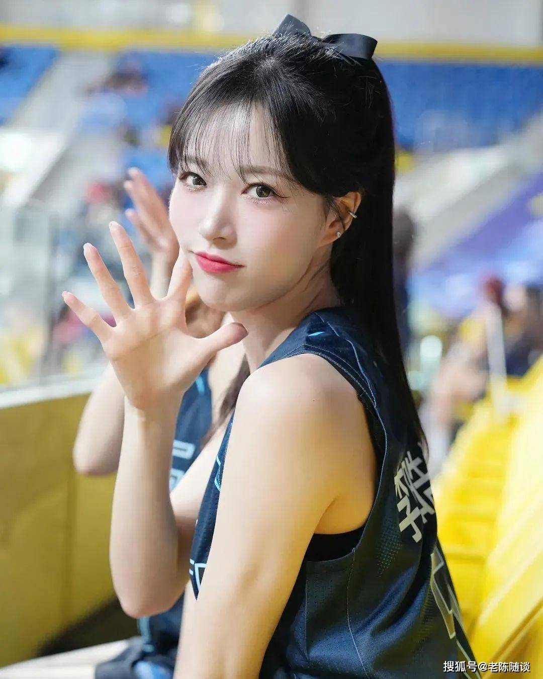 台湾球队啦啦队的新宠“釜山女神”李晧禎