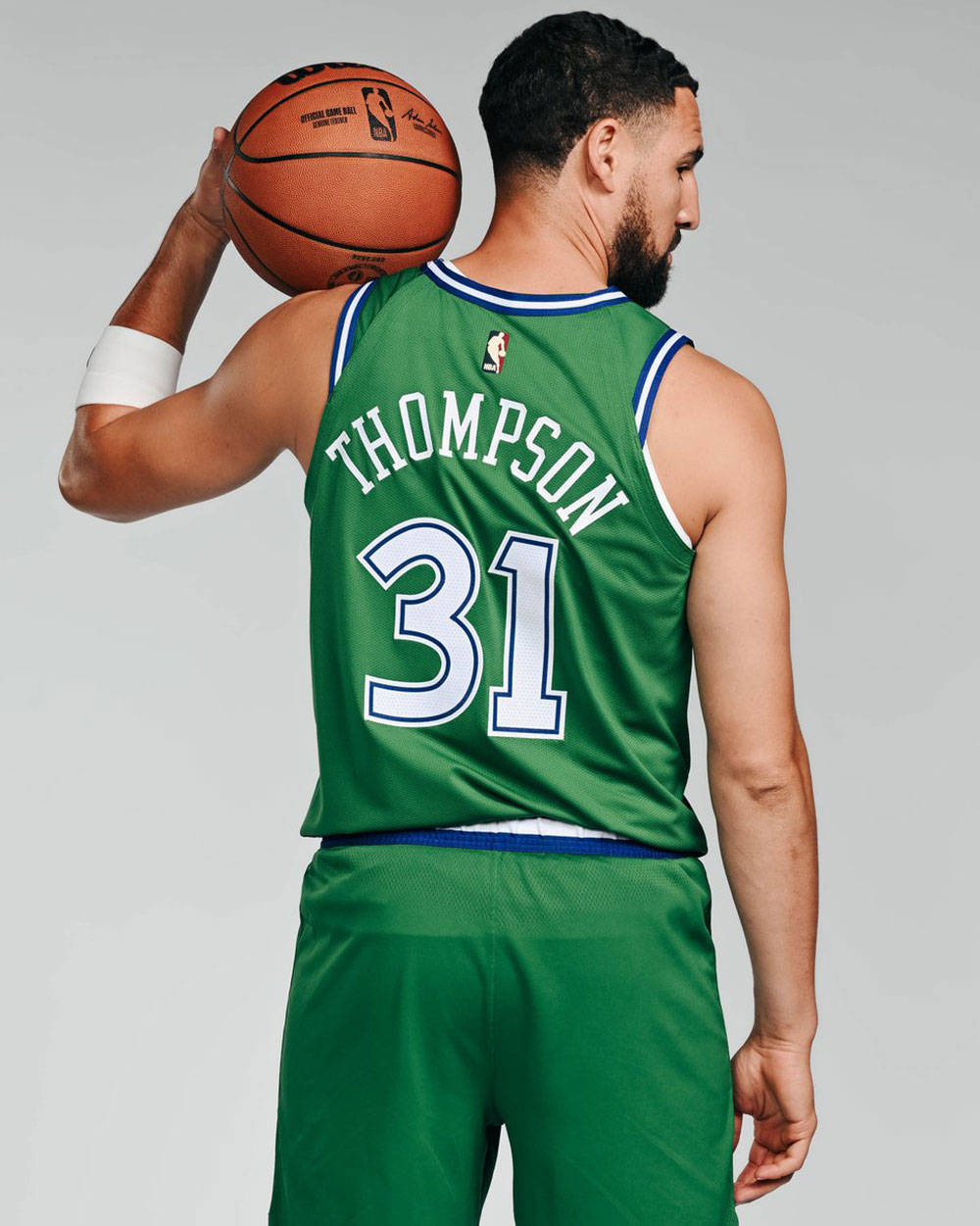 达拉斯独行侠队发布Hardwood Classic队服，庆祝球队成立 45 周年