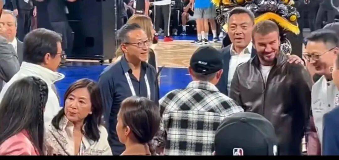 马云亲临现场观赛！NBA中国赛大佬云集
