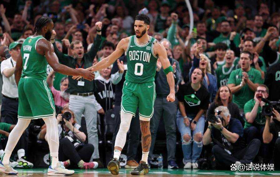 今日官宣！肖华亲承，NBA17冠王朝球队易主，巴斯家46年净赚99.3亿