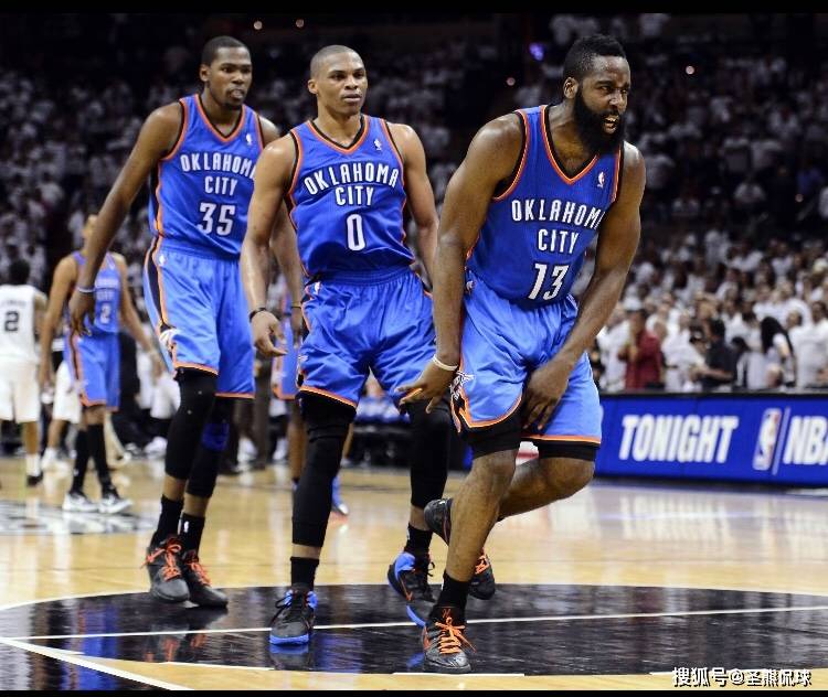 媒体：杜兰特如果退役，火箭队不会退役他的球衣，目前只计划退役哈登的球衣