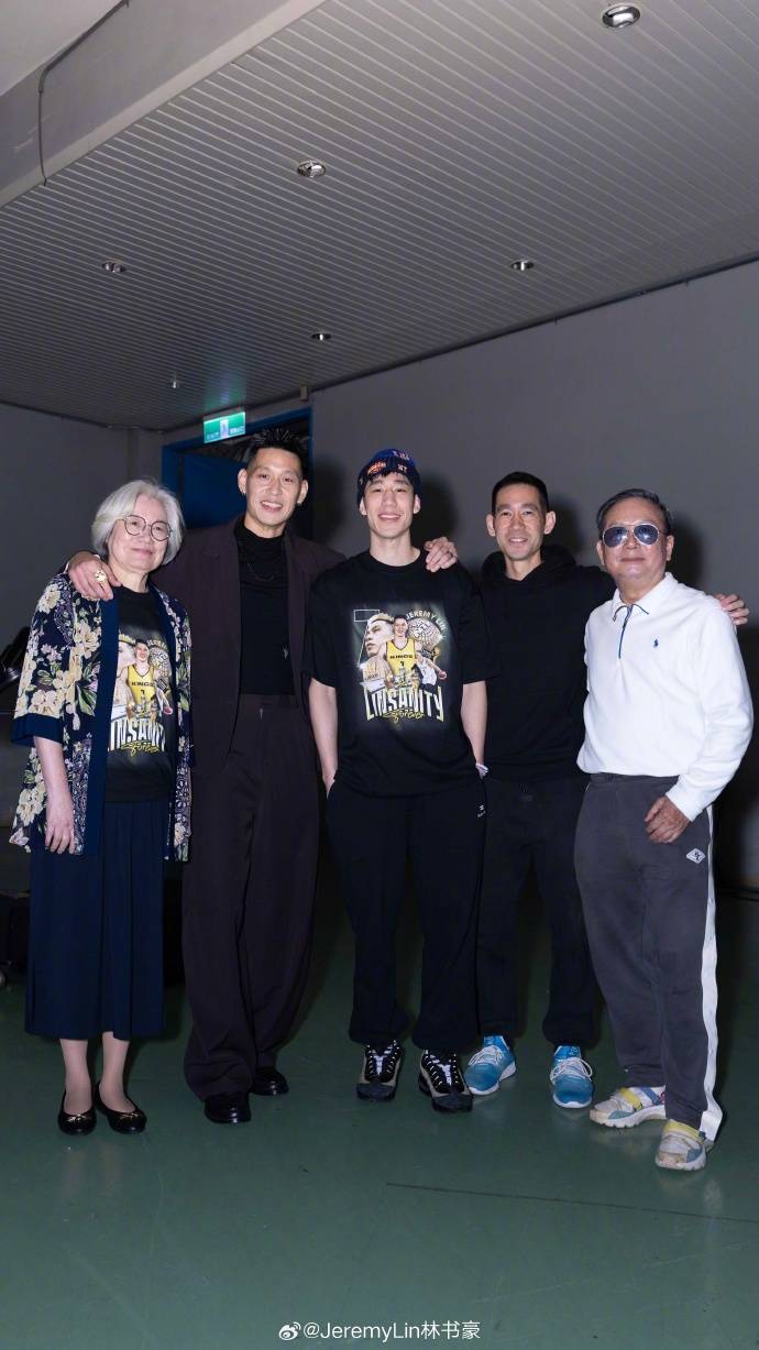 新北国王举办林书豪球衣退役仪式 周杰伦惊喜现身送祝福