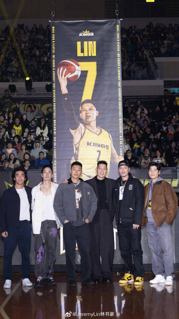 新北国王举办林书豪球衣退役仪式 周杰伦惊喜现身送祝福