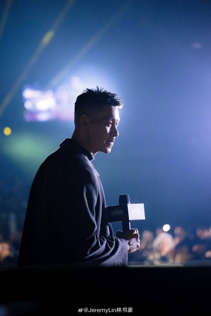 新北国王举办林书豪球衣退役仪式 周杰伦惊喜现身送祝福